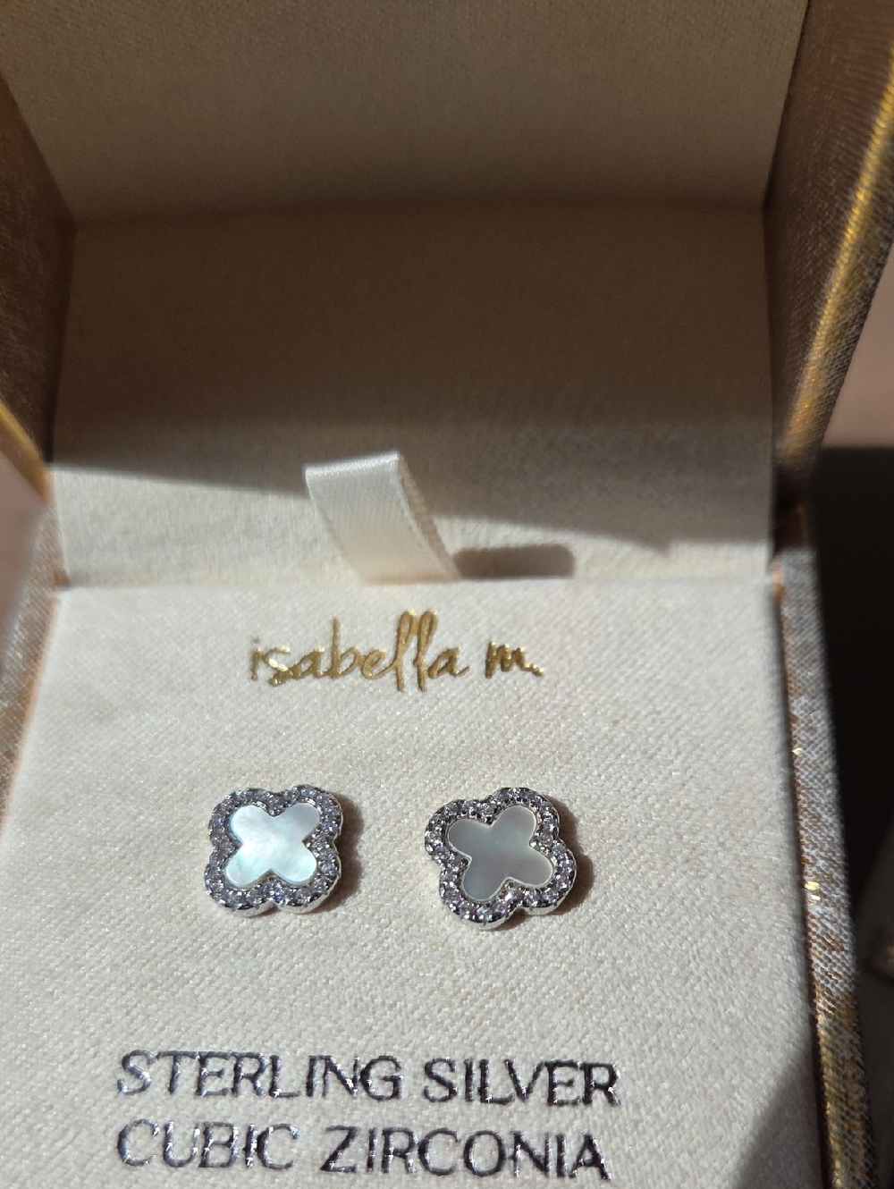 Isabella M White Mother-of-Pearl Clover Stud Earrings in Sterling Silver